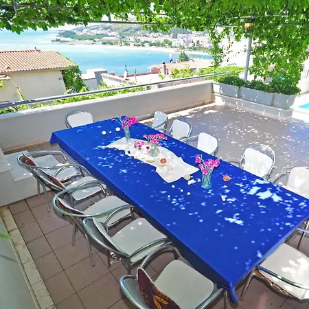 Geraeumiges In Mit Privatem Pool * 奥米什