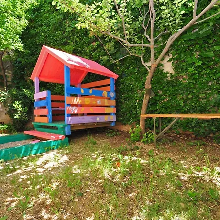 Geraeumiges In Mit Privatem Pool 度假居